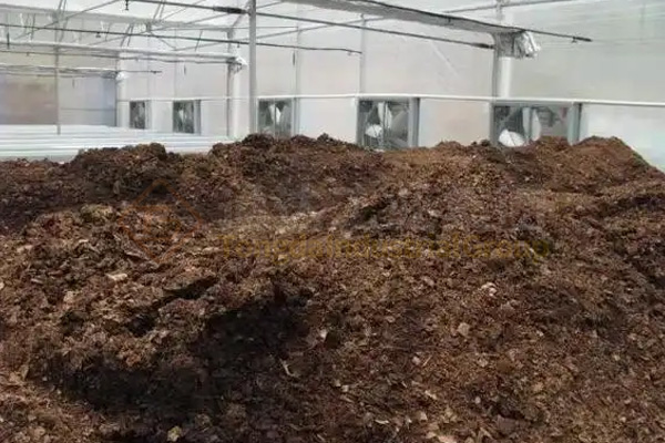 臭氣熏天&ldquo;牛糞村&rdquo;的蛻變：畜糞變身有機(jī)肥，成為種植戶的香餑餑