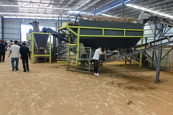 牛羊糞制作有機(jī)肥生產(chǎn)線怎么配置?牛羊糞制作有機(jī)肥設(shè)備多少錢?