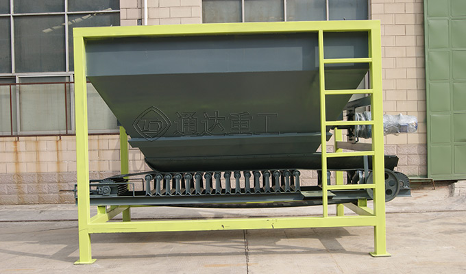 中小型養(yǎng)雞場雞糞加工有機肥需要什么設備?加工雞糞有機肥的生產(chǎn)成本大嗎?