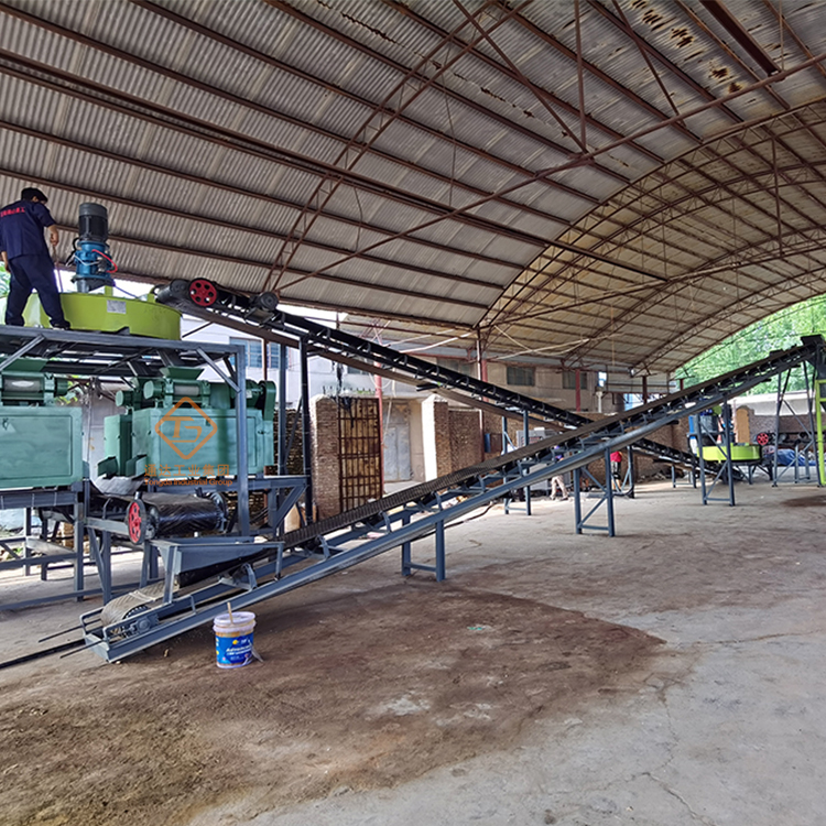 25t/h的顆粒融雪劑生產(chǎn)線需要配幾臺對輥擠壓造粒機?